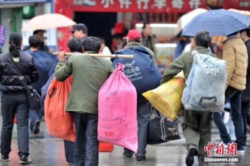 聚焦春節(jié)“恐歸族”：近鄉(xiāng)情怯，恐懼何來？(圖)